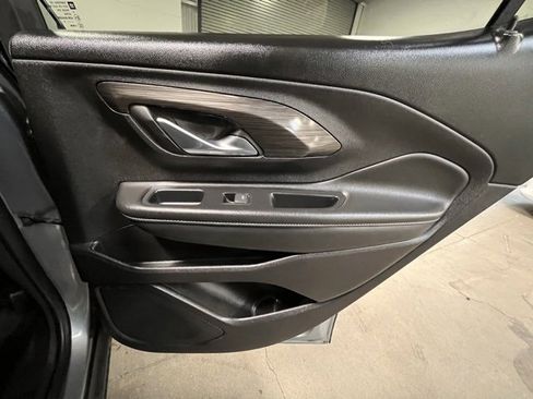 Used 2024 GMC Terrain SLE image 13