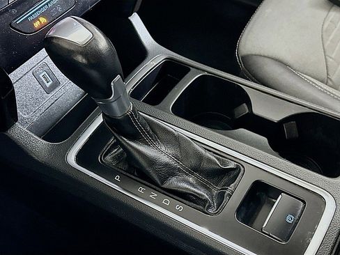 Used 2018 Ford Escape SE w/ SE Sport Appearance Package image 17