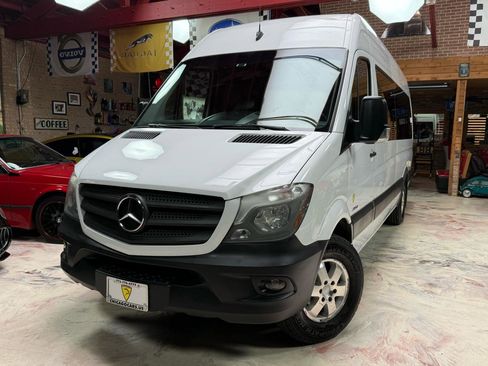 Used 2015 Freightliner Sprinter 2500 RWD image 1