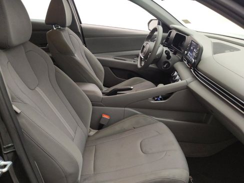 Used 2025 Hyundai Elantra SE FWD image 21