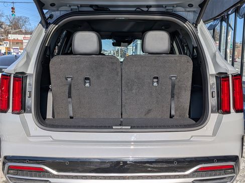 Certified 2022 Kia Sorento SX image 9