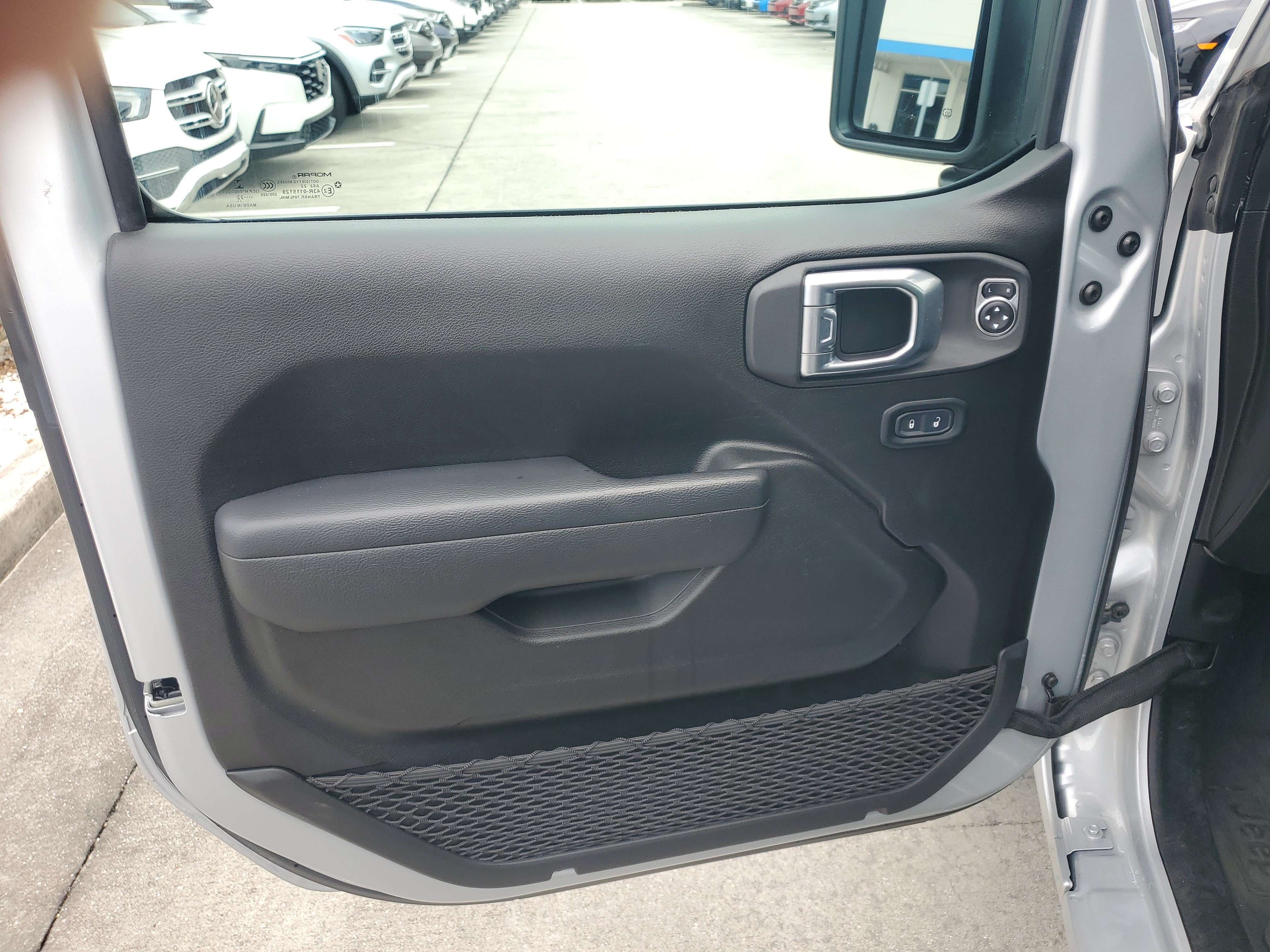 Used 2022 Jeep Wrangler Sport AWD/4WD image 18