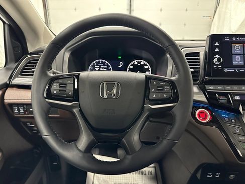 Used 2025 Honda Odyssey Elite image 18