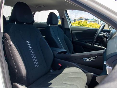 Certified 2021 Hyundai Elantra SEL w/ Convenience Package FWD image 19