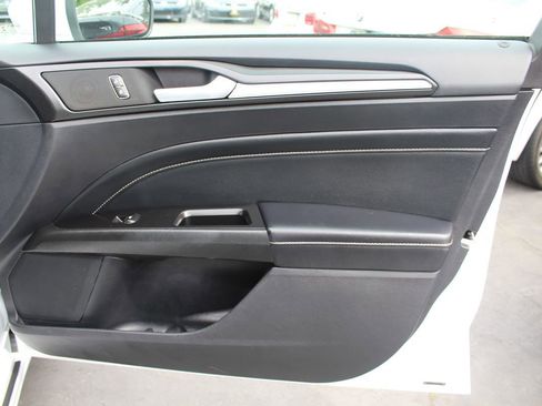 Used 2020 Ford Fusion Titanium image 21