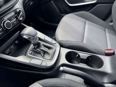 Used 2025 Kia Soul LX w/ LX Technology Package image 40