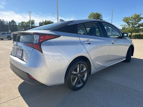 Used 2019 Toyota Prius XLE FWD image 3