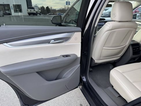 Used 2018 Cadillac XT5 Luxury w/ Driver Awareness Package image 19