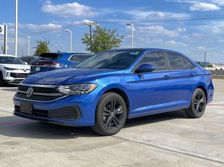 Used 2023 Volkswagen Jetta SE w/ Panoramic Sunroof Package video 2