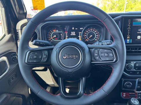 Used 2024 Jeep Wrangler Unlimited Rubicon AWD/4WD image 30