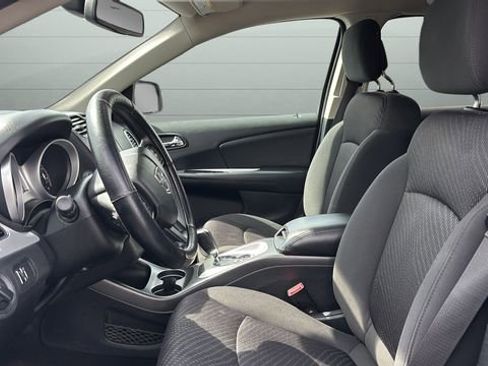 Used 2018 Dodge Journey SE FWD image 19