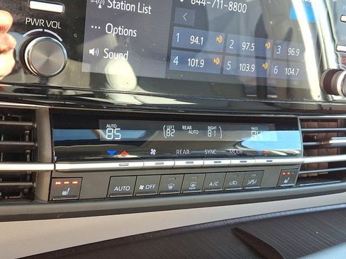 Used 2024 Toyota Sienna XLE image 16