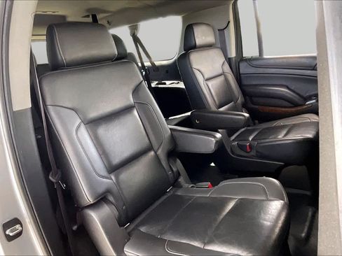 Used 2015 Chevrolet Suburban LTZ RWD image 19