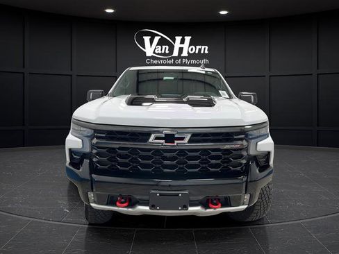 Used 2024 Chevrolet Silverado 1500 ZR2 w/ Technology Package AWD/4WD image 2