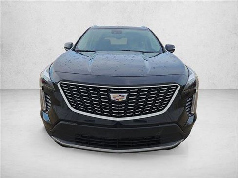 Used 2023 Cadillac XT4 Premium Luxury image 2