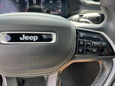 Certified 2022 Jeep Grand Cherokee Overland w/ Luxury Tech Group IV AWD/4WD image 37