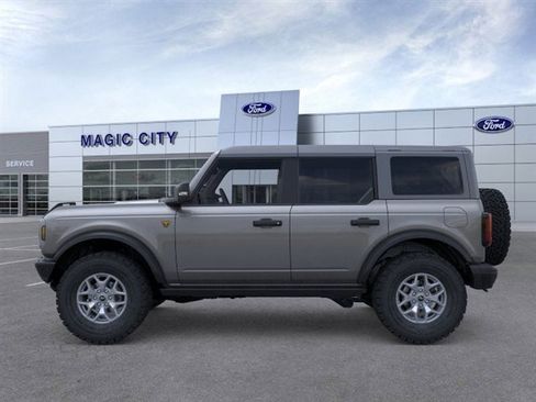 New 2025 Ford Bronco Badlands image 3