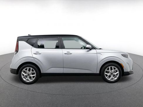 Used 2025 Kia Soul LX w/ LX Technology Package FWD image 14