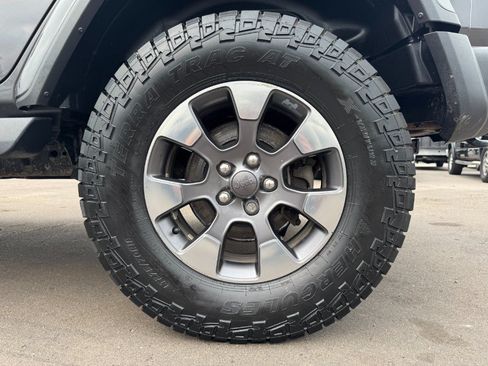 Used 2018 Jeep Wrangler Unlimited Sahara w/ Uconnect 4C Nav & Sound Group AWD/4WD image 13