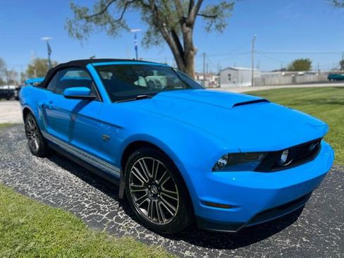 Used 2010 Ford Mustang GT RWD image 2