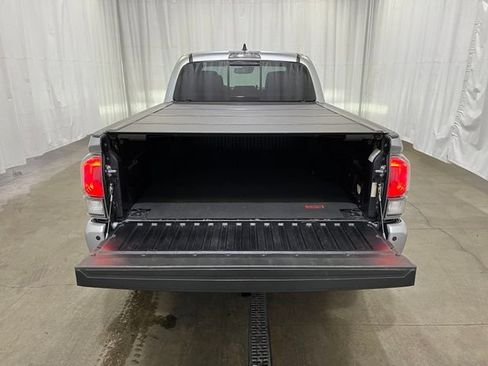 Used 2022 Toyota Tacoma Limited w/ Black Out Package (TMS) AWD/4WD image 13