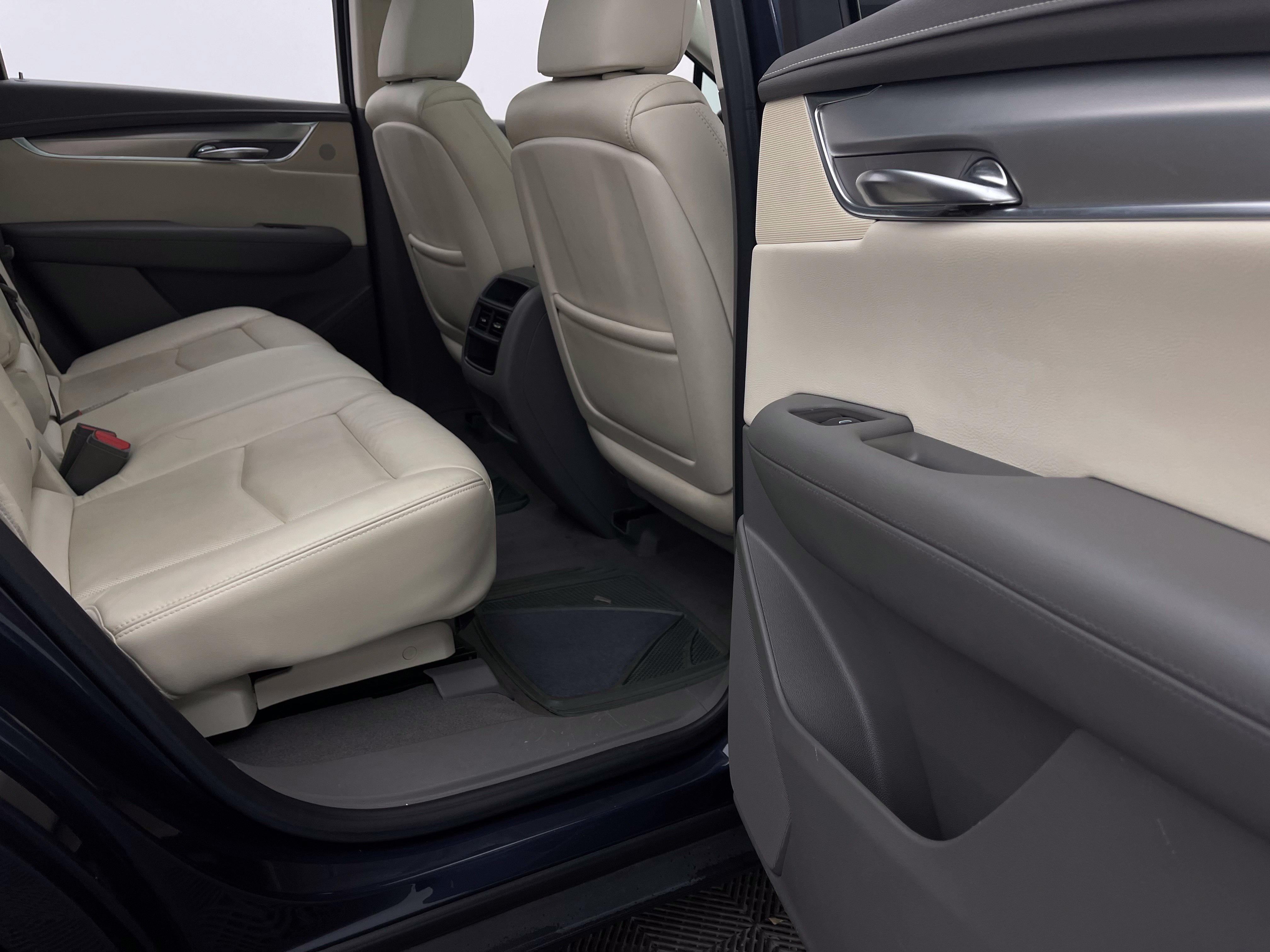 Used 2018 Cadillac XT5 Luxury FWD image 36