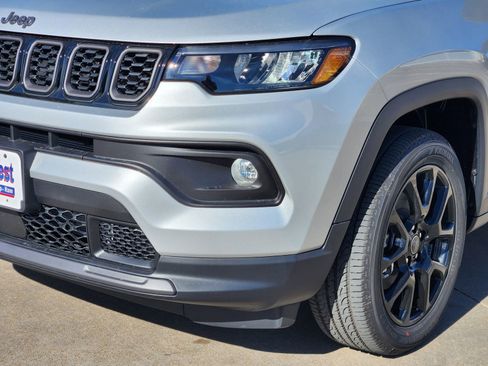 New 2026 Jeep Compass Latitude image 9