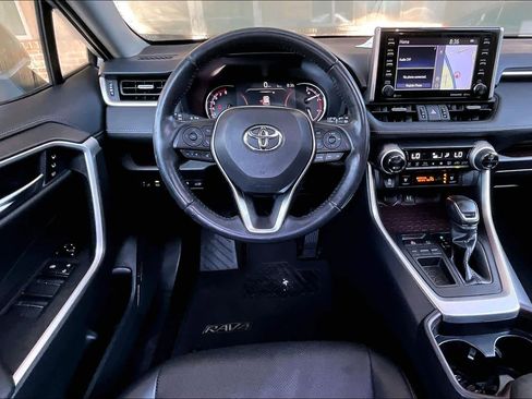 Used 2019 Toyota RAV4 Limited w/ Cold Weather Package FWD image 6