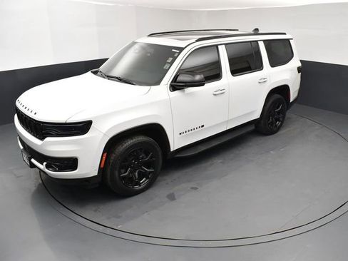 Used 2024 Jeep Wagoneer Series II image 18