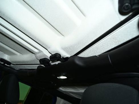 Used 2018 Jeep Wrangler Unlimited Sport S image 27