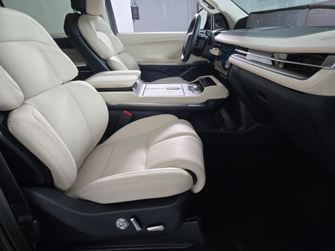 New 2027 Lincoln Navigator Premiere AWD/4WD image 20