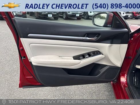 Used 2024 Nissan Altima 2.5 SL image 14