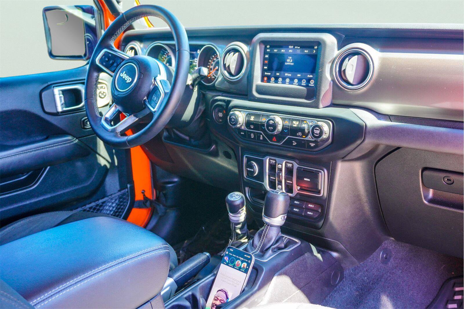 Used 2018 Jeep Wrangler Unlimited Sahara w/ LED Lighting Group AWD/4WD image 15