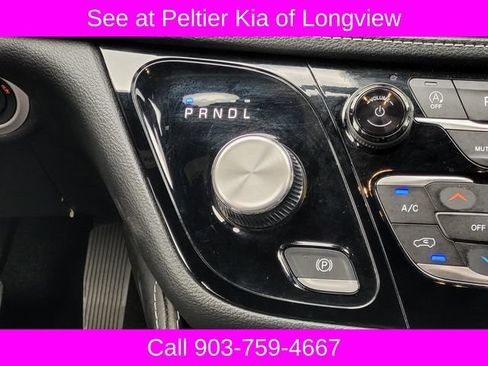 Used 2025 Chrysler Pacifica Limited FWD image 27