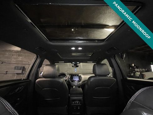 Used 2023 Chevrolet Traverse RS image 4