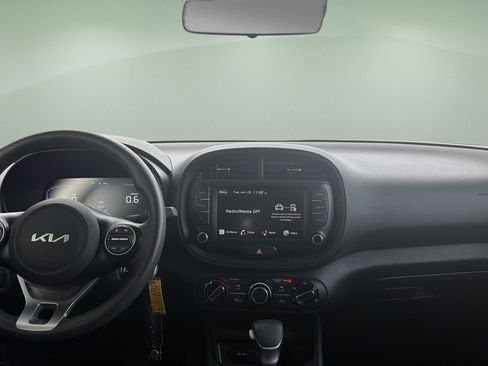 Used 2023 Kia Soul LX w/ LX Technology Package FWD image 7