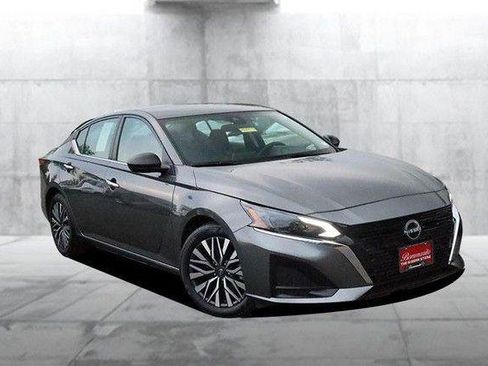 Certified 2025 Nissan Altima 2.5 SV FWD image 2