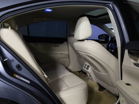 Used 2014 Lexus ES 350 w/ Luxury Package image 38