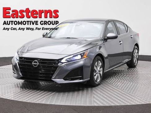 Used 2023 Nissan Altima 2.5 S FWD image 1