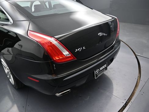 Used 2011 Jaguar XJ L image 38