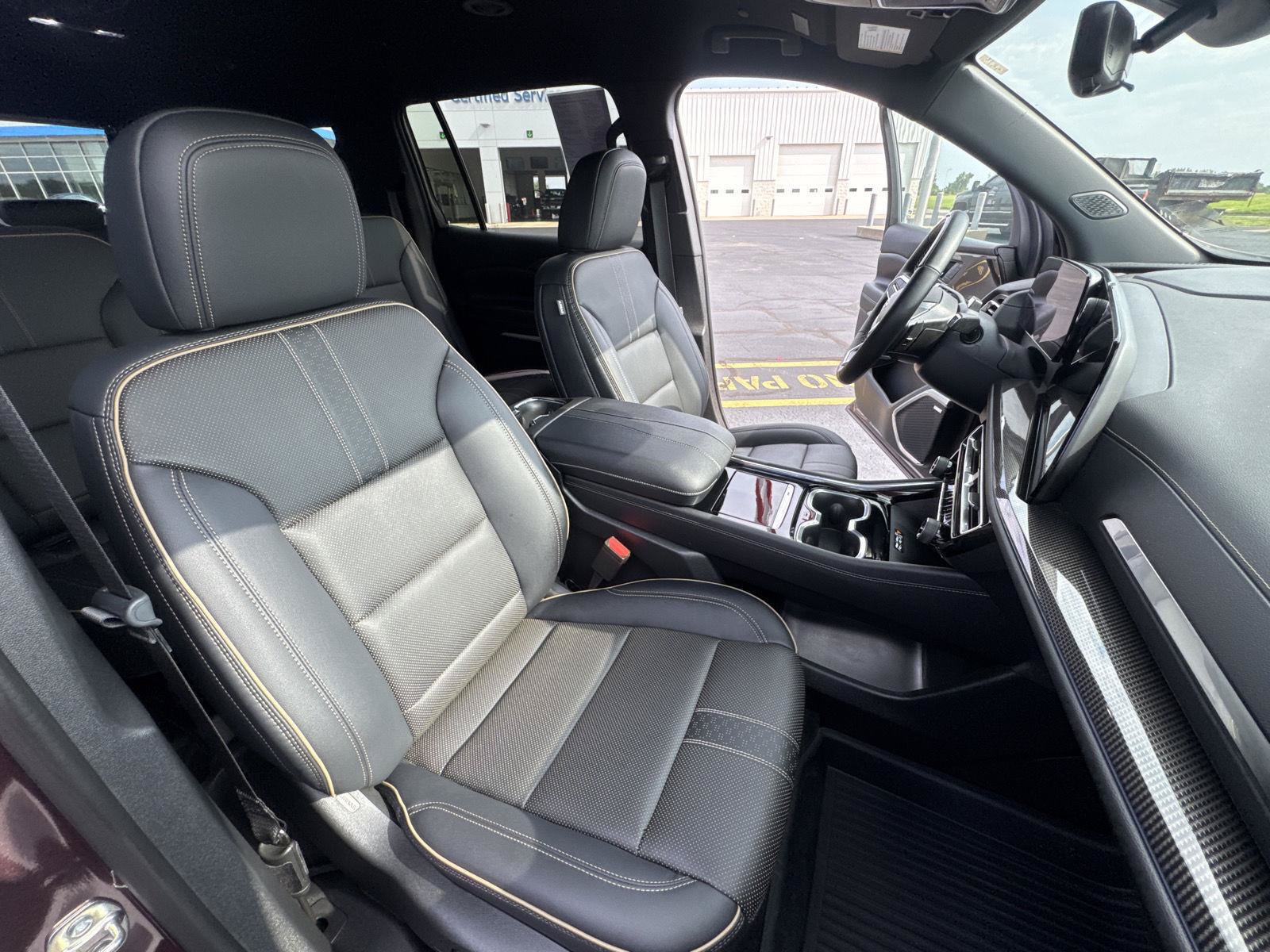 Used 2026 Chevrolet Traverse High Country w/ LPO, Floor Liner Package FWD image 18
