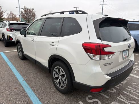 Used 2023 Subaru Forester Premium image 6