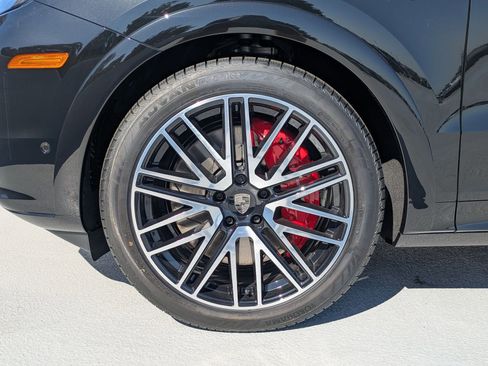 New 2025 Porsche Cayenne Turbo image 27