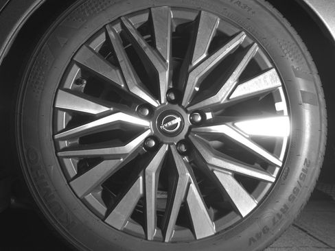 Used 2025 Nissan Altima 2.5 SV FWD image 14