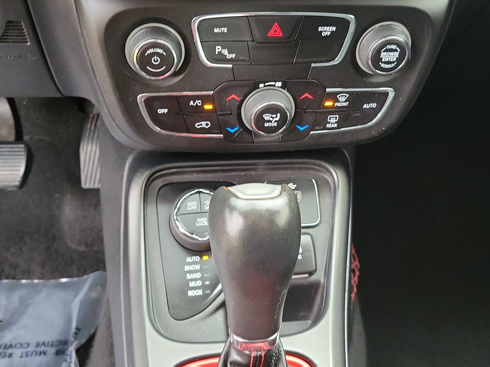 Used 2019 Jeep Compass Trailhawk w/ Cold Weather Group AWD/4WD image 22