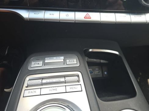 Used 2025 Genesis GV70 2.5T AWD/4WD image 24