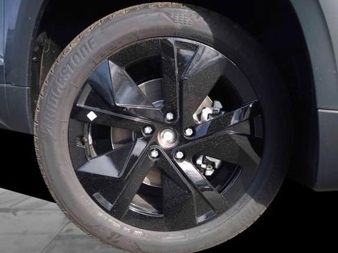 New 2026 Volkswagen Taos SE FWD image 3