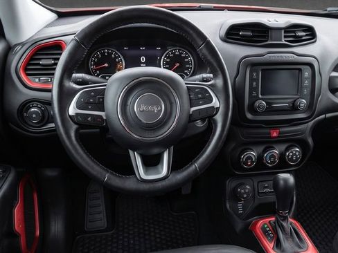 Used 2017 Jeep Renegade Trailhawk AWD/4WD image 5