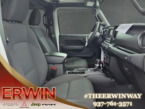 Used 2023 Jeep Gladiator Sport AWD/4WD image 14