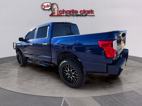 Used 2021 Nissan Titan SV w/ SV Convenience Package RWD image 4
